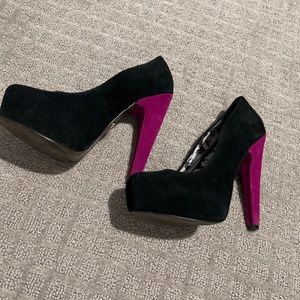 BETSEY JOHNSON MAXEAN SUEDE BLACK FUSCIA PUMPS Size 6